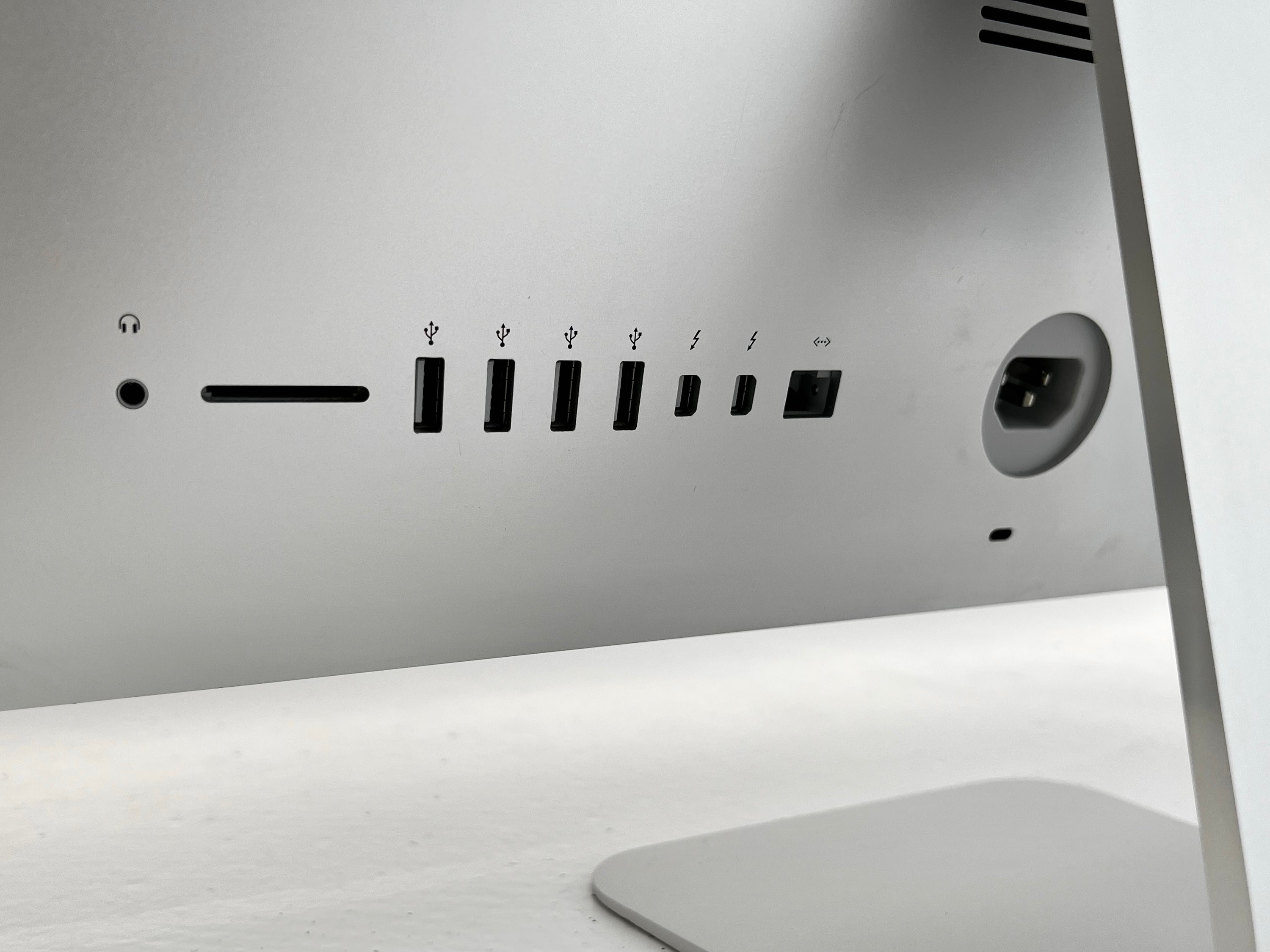 Apple iMac 21.5" – (Late 2015)